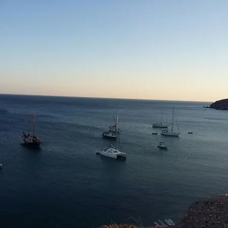 Avgerinos Paliochori 3* Milos Island